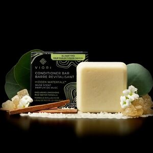 NWT Cream Conditioner Bar - Hidden Waterfall Musk Scent
